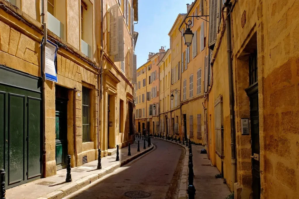 Appartement à louer dans une rue du centre ville d'Aix-en-Provence